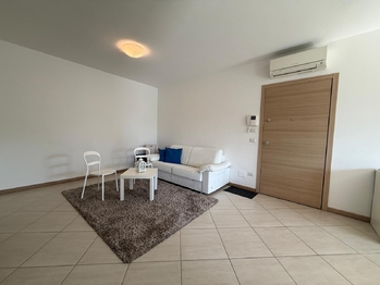 vstup do bytu a obývací části - Prodej bytu 4+kk v osobním vlastnictví 85 m², Silvi