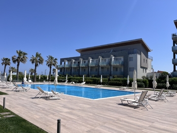 Udržovaný bazén a areálu s výhledem na moře  - Prodej bytu 4+kk v osobním vlastnictví 85 m², Silvi 