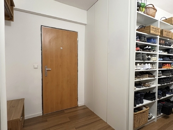 Předsíň - Prodej bytu 3+1 v osobním vlastnictví 89 m², Praha 6 - Řepy