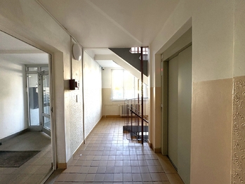 Společné prostory domu - Prodej bytu 3+1 v osobním vlastnictví 89 m², Praha 6 - Řepy