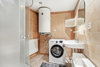 1NP - koupelna se sprchovým koutem - Prodej domu 107 m², Libštát