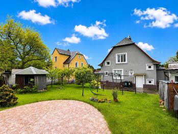 Pohled na RD ze zahrady - Prodej domu 197 m², Nový Bor