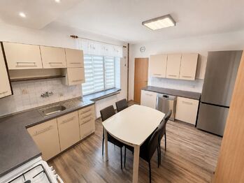 1NP - kuchyně s jídelnou - Prodej domu 197 m², Nový Bor