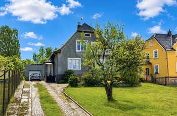 Pohled na RD z ulice - Prodej domu 197 m², Nový Bor