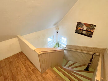 Schodiště do 2NP - Prodej domu 197 m², Nový Bor