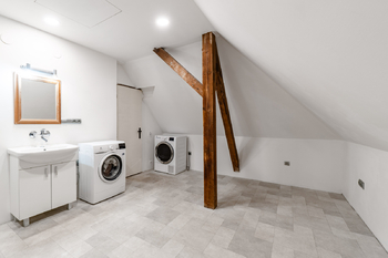 Prodej domu 196 m², Chrást