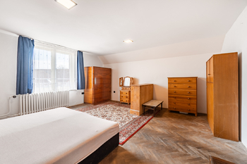 Prodej domu 196 m², Chrást
