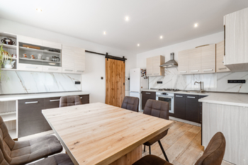 Prodej domu 196 m², Chrást