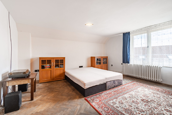 Prodej domu 196 m², Chrást