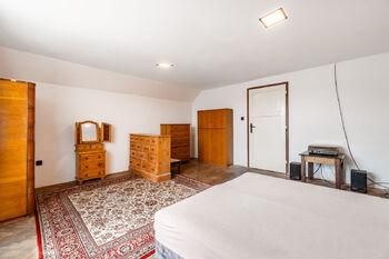 Prodej domu 196 m², Chrást