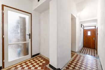 Prodej domu 196 m², Chrást