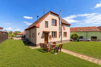 Prodej domu 196 m², Chrást