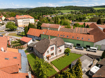 Dum trochu z dalky - Prodej domu 196 m², Chrást