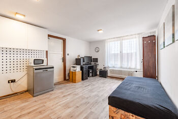 Prodej domu 196 m², Chrást