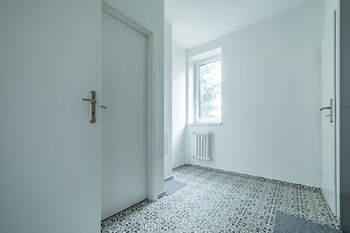 Předsíň. - Pronájem bytu 2+kk v osobním vlastnictví 61 m², Jindřichův Hradec