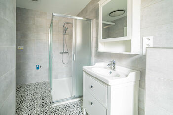 Koupelna + WC. - Pronájem bytu 2+kk v osobním vlastnictví 61 m², Jindřichův Hradec