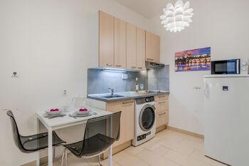 Pronájem bytu 1+kk v osobním vlastnictví 35 m², Praha 7 - Holešovice
