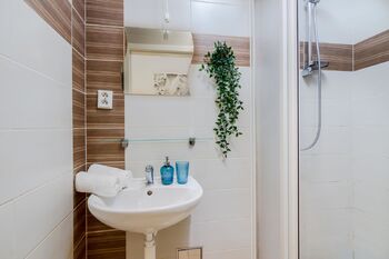 Pronájem bytu 1+kk v osobním vlastnictví 35 m², Praha 7 - Holešovice