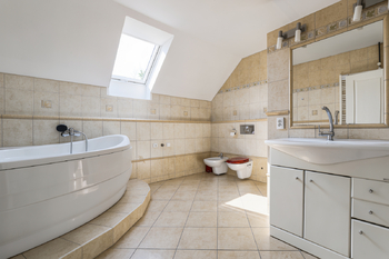 Prodej domu 196 m², Zvole