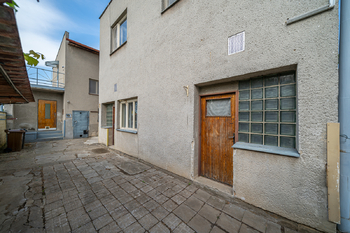 Dvůr - Prodej domu 236 m², Kroměříž