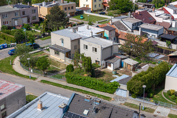 Pohled na celý dům s pozemkem - Prodej domu 236 m², Kroměříž