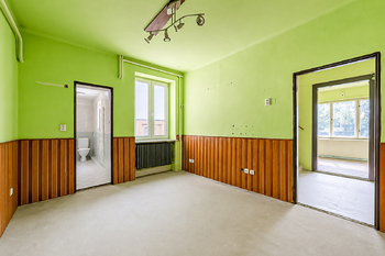 Kuchyně - spodní patro - přední část domu - Prodej domu 236 m², Kroměříž