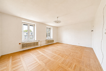 Pokoj v horním patře - přední část budovy - Prodej domu 236 m², Kroměříž