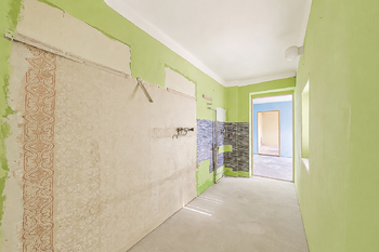 Kuchyně v horním patře - přední část budovy - Prodej domu 236 m², Kroměříž