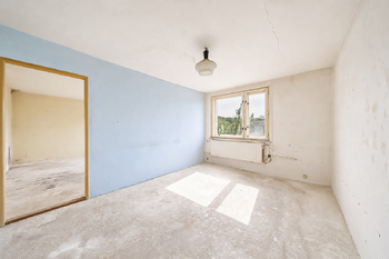 Přední pokoj v horním patře - zadní část budovy - Prodej domu 236 m², Kroměříž