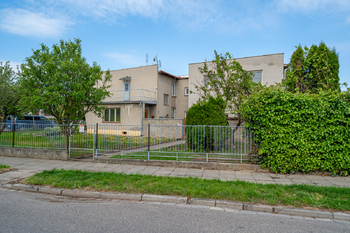 Boční vchod - Prodej domu 236 m², Kroměříž