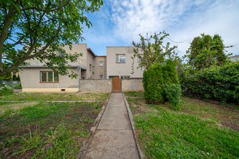 Boční vchod - Prodej domu 236 m², Kroměříž