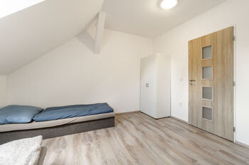 Pronájem ubytovacího zařízení 243 m², Bulovka