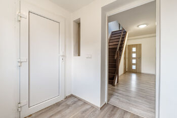 Pronájem ubytovacího zařízení 243 m², Bulovka