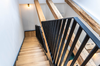 Schodiště - Pronájem bytu 2+kk v osobním vlastnictví 42 m², Praha 4 - Nusle