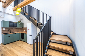 Schodiště - Pronájem bytu 2+kk v osobním vlastnictví 42 m², Praha 4 - Nusle