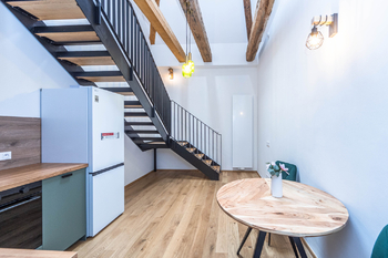 Obývací pokoj s jídelnou - Pronájem bytu 2+kk v osobním vlastnictví 42 m², Praha 4 - Nusle