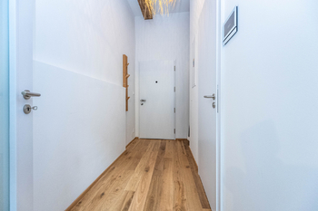 Chodba - Pronájem bytu 2+kk v osobním vlastnictví 42 m², Praha 4 - Nusle