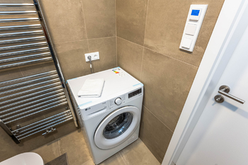 Pračka - Pronájem bytu 2+kk v osobním vlastnictví 42 m², Praha 4 - Nusle