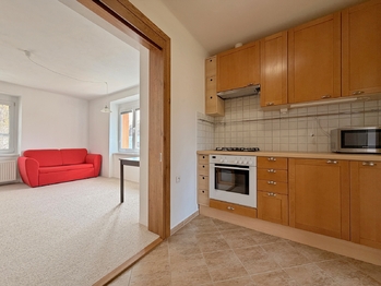 průchozí kuchyně - Pronájem bytu 2+1 v osobním vlastnictví 71 m², České Budějovice