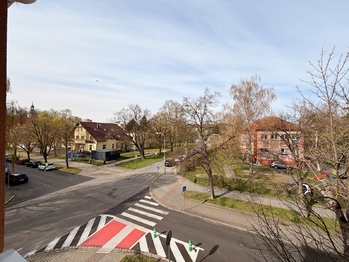 výhled z jídelny - Pronájem bytu 2+1 v osobním vlastnictví 71 m², České Budějovice