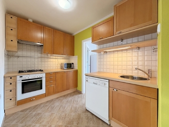 průchozí kuchyně - Pronájem bytu 2+1 v osobním vlastnictví 71 m², České Budějovice
