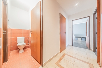 chodba - Prodej bytu 3+1 v družstevním vlastnictví 71 m², Ledce
