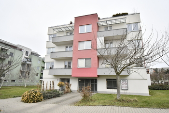 Pronájem garážového stání 13 m², Hradec Králové