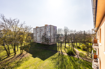 Výhledy z balkonu - Prodej bytu 2+1 v družstevním vlastnictví 50 m², Teplice