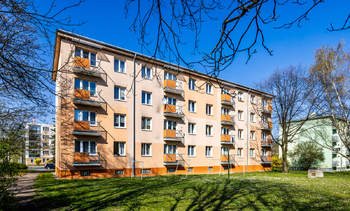 JIžní strana domu - Prodej bytu 2+1 v družstevním vlastnictví 50 m², Teplice 