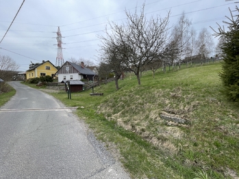 Pozemek nad domem je dle UP zastavitelný - Prodej domu 40 m², Semily