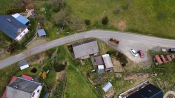 bývalá točna autobusu skýtá možnost parkování u domu - Prodej domu 40 m², Semily