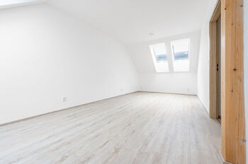 Prodej bytu 4+kk v osobním vlastnictví 90 m², Jince