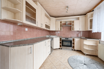 1NP - Kuchyně - Prodej domu 188 m², Albrechtice