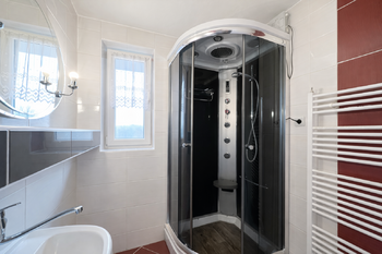 1NP - Koupelna - Prodej domu 188 m², Albrechtice